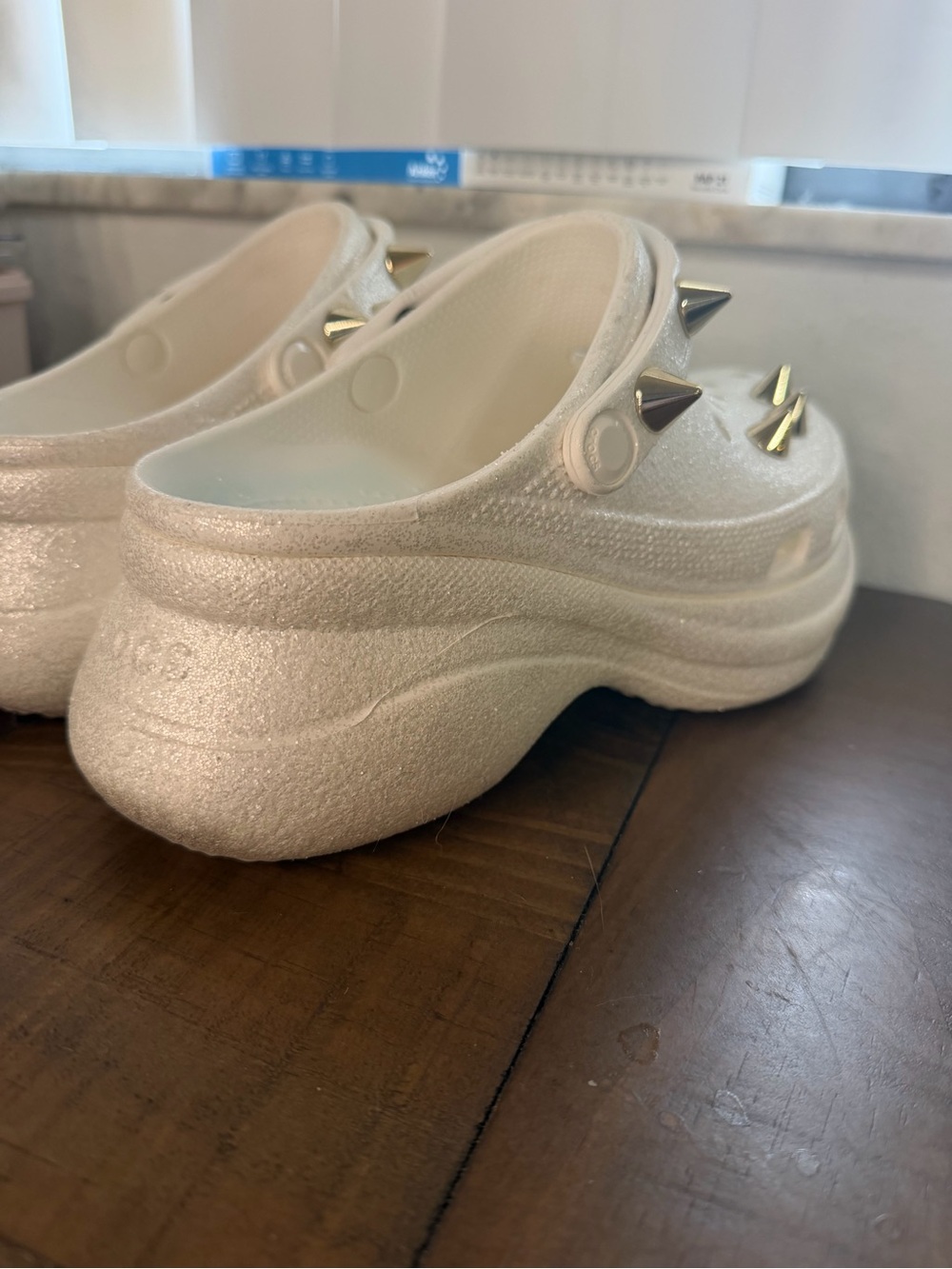 Crocs Classic Bae Glitter Stud Clog Womens size 8 gold stud RARE crocs - Picture 10 of 10